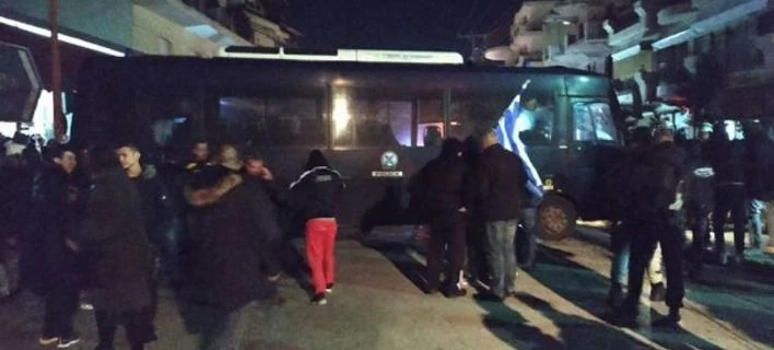 Eξι συλλήψεις διαδηλωτών έξω από το σπίτι της Ελισάβετ Σκούφα